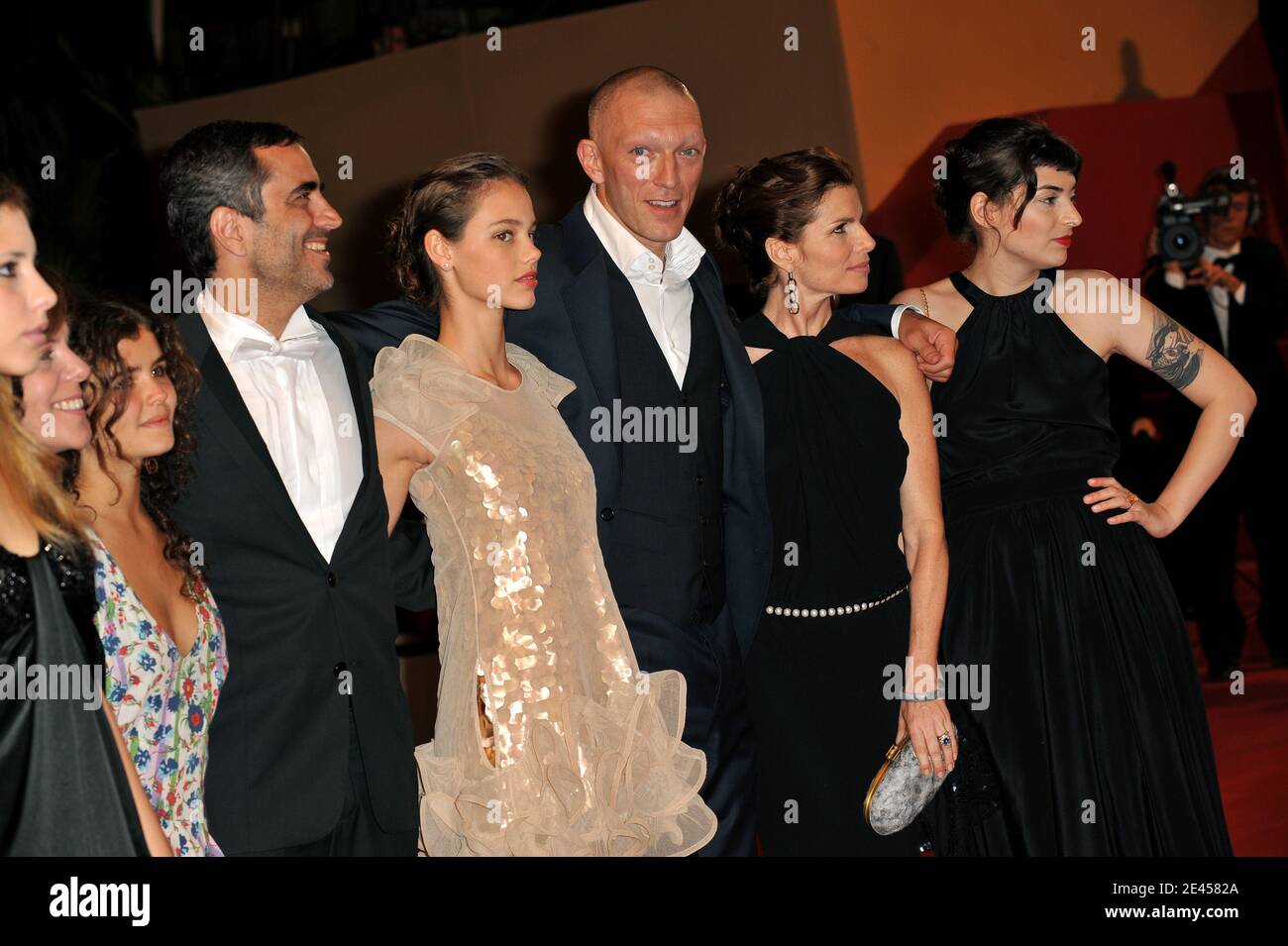 Brazilian actors Nathalia Zemel, Caua Raymond, Josefina Schiler and Debora Bloch, Brazilian director Heitor Dhalia, Brazilian actress Laura Neiva and French actor Vincent Cassel arriving for the screening of 'The White Ribbon' during the 62nd Cannes Film Festival at the Palais des Festivals in Cannes, France on May 21, 2009. Photo by Nebinger-Orban/ABACAPRESS.COM Stock Photo