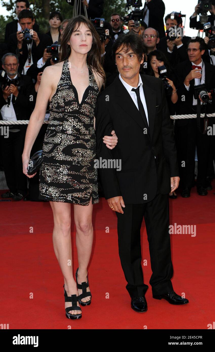 "Yvan Attal and Charlotte Gainsbourg attend the screening of ""Coco Chanel & Igor Stravinsky"" at the 62nd Cannes Film Festival. Cannes, France, May 24, 2009. Photo by Lionel Hahn/ABACAPRESS.COM (Pictured: Yvan Attal, Charlotte Gainsbourg)" Stock Photo
