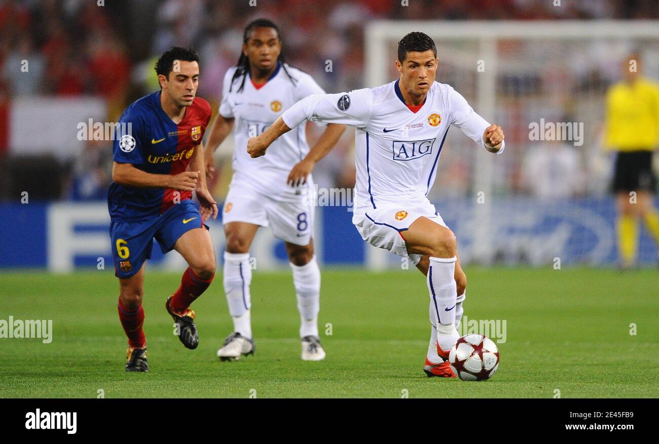 Hậu trường bức ảnh Ronaldo đánh cờ với Messi - VnExpress Thể thao
