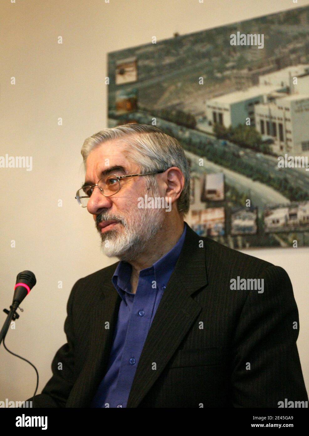 Iranian reformist presidential candidate Mir Hossein Mousavi holds a press conference in Tehran, Iran on May 29, 2009. Mousavi, a former premier, said that he is prepared to hold talks with the international P5-plus-1 group over Iran's nuclear drive if elected, but he added that Tehran would continue its nuclear programme. Photo by Farzaneh Khademian/ABACAPRESS.COM Stock Photo