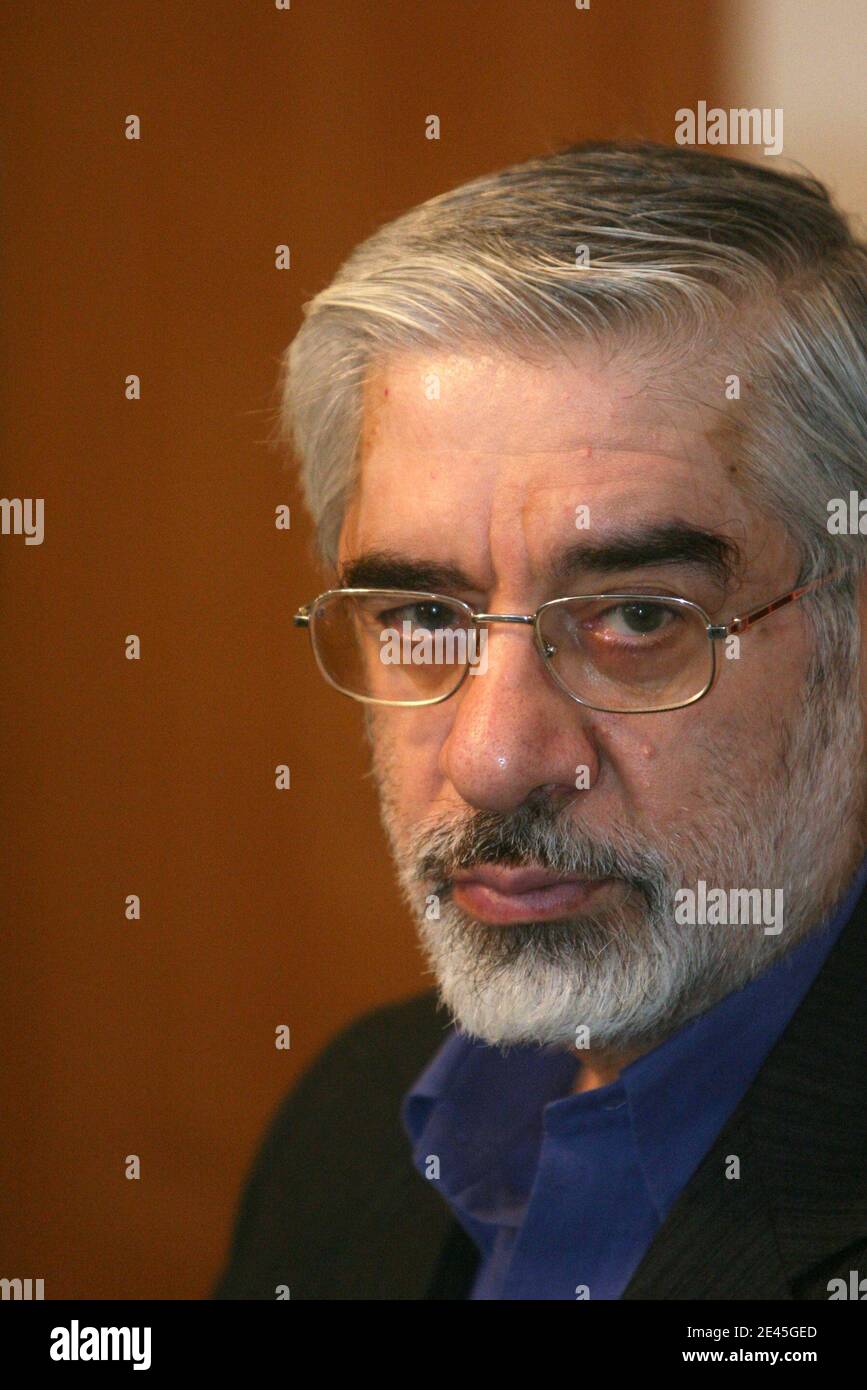 Iranian reformist presidential candidate Mir Hossein Mousavi holds a press conference in Tehran, Iran on May 29, 2009. Mousavi, a former premier, said that he is prepared to hold talks with the international P5-plus-1 group over Iran's nuclear drive if elected, but he added that Tehran would continue its nuclear programme. Photo by Farzaneh Khademian/ABACAPRESS.COM Stock Photo