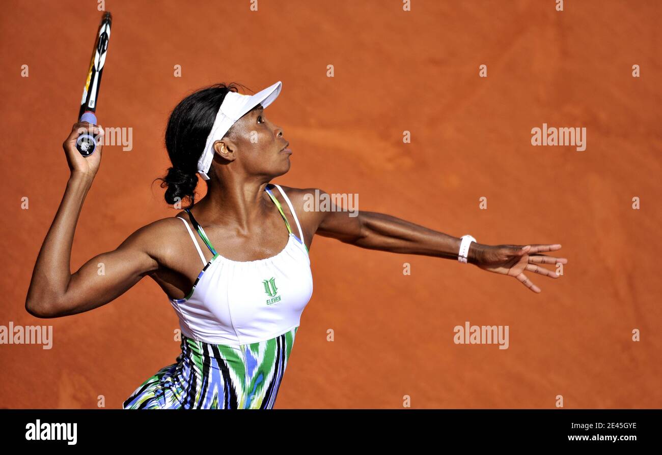 Venus Williams is defeated by Hungaria's Agnes Szavay 6-0, 6-4, in their third round of the French Open tennis at the Roland Garros stadium in Paris, France on May 29, 2009. Photo by Christophe Guibbaud/Cameleon/ABACAPRESS.COM Stock Photo