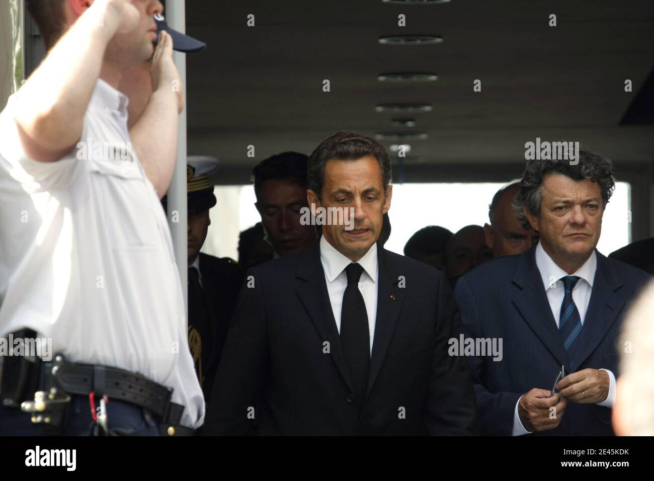 French President Nicolas Sarkozy (C), flanked by French Minister in charge  of Transports Jean-Louis Borloo (R) leaves a crisis meeting on June 1, 2009  at Roissy-Charles-de-Gaulle airport, northern suburb of Paris, after