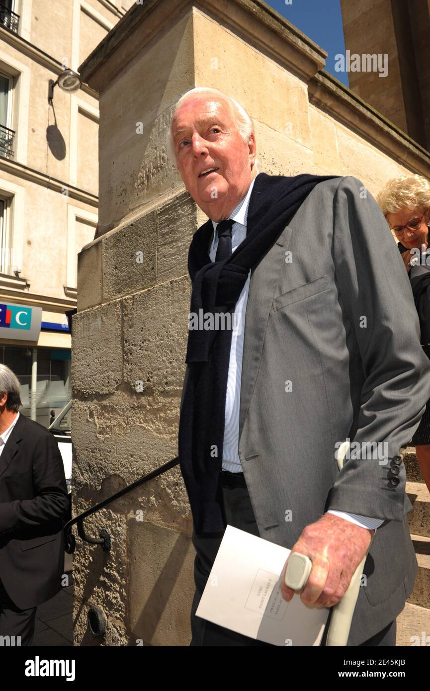 Hubert de Givenchy leaving a ceremony to mark the first year of French designer Yves Saint Laurent's passing away, at Saint Roch church in Paris, France on June 2, 2009. Photo by Ammar Abd Rabbo/ABACAPRESS.COM Stock Photo