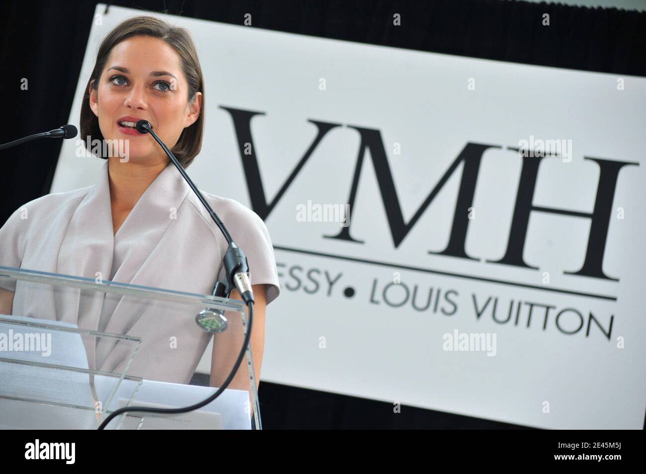 Marion Cotillard At Arrivals For Bike In Style Challenge Award Winners  Ceremony Lvmh Tower Magic Room New York Ny June 2 2009 Ph - Bed Bath &  Beyond - 24359209