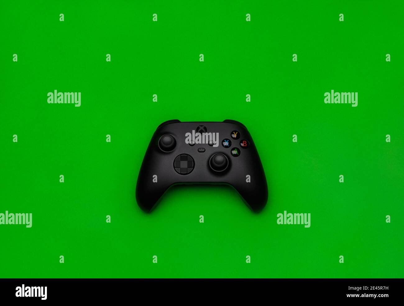 Bộ điều khiển không dây Xbox thật đáng yêu! Sự tiện lợi và dễ dàng điều khiển sẽ khiến bạn yêu nó ngay từ cái nhìn đầu tiên. Hãy truy cập và xem hình ảnh để cùng trải nghiệm nó nhé!