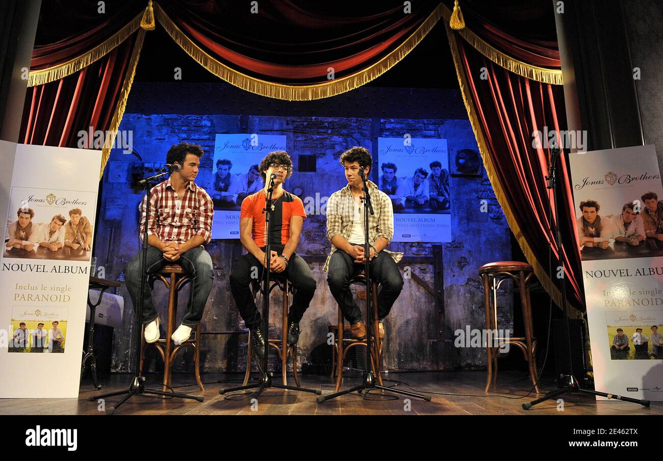 Kevin, Joe, and Nick from Jonas Brothers pose for a Photocall to