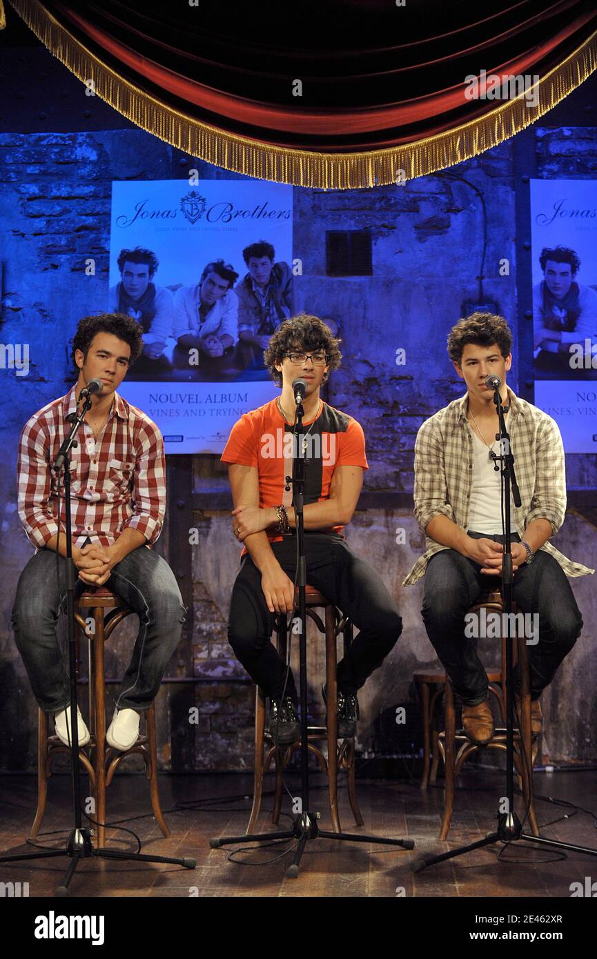 Jonas Brothers Photoshoot Lines Vines And Trying Times