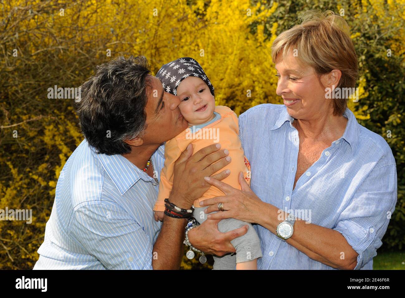 Page 2 Petite Petite Fille High Resolution Stock Photography And Images Alamy
