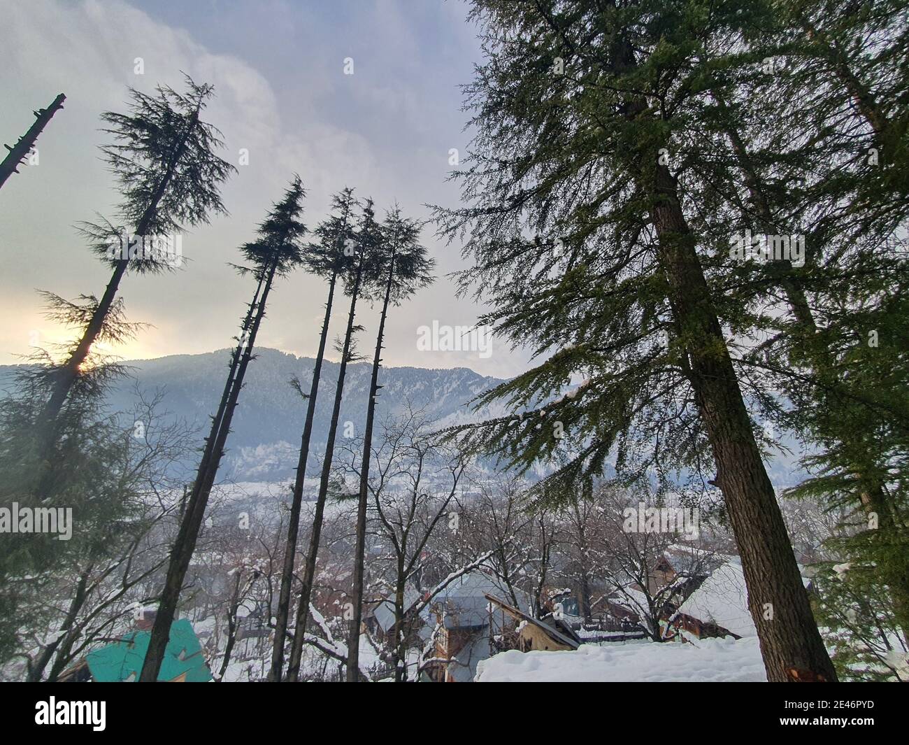 Kashmir snowfall hi-res stock photography and images - Alamy