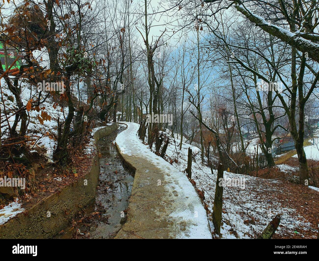 Snowfall in kashmir hi-res stock photography and images - Alamy