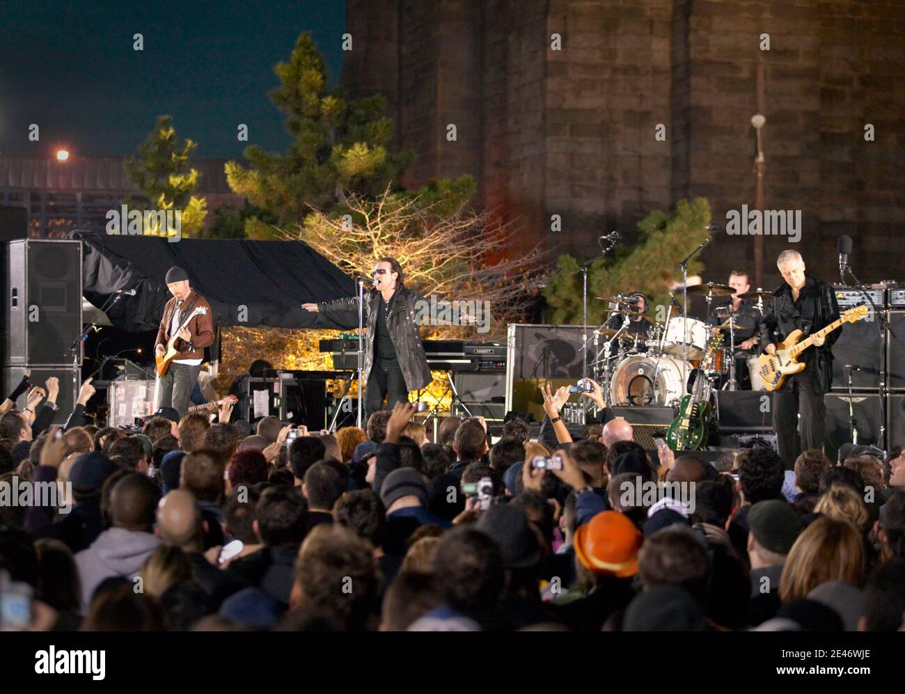 U2 live concert under the Brooklyn Bridge Stock Photo