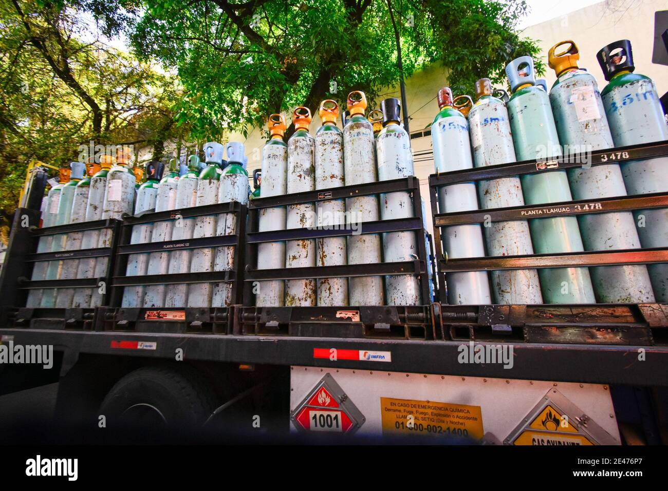 Oxygen truck hi-res stock photography and images - Alamy