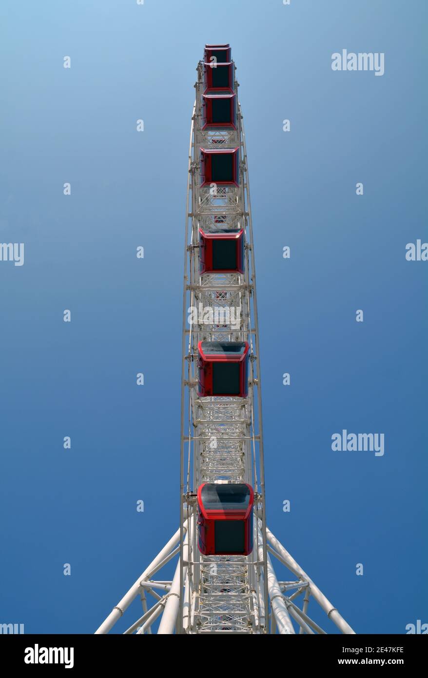 The big wheel at Jiaxing Happy world amusement park.This tall rotating
