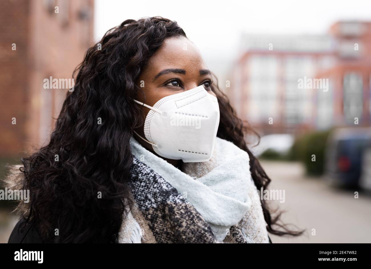 African American Woman Wearing N95 Medical Face Mask Stock Photo - Alamy
