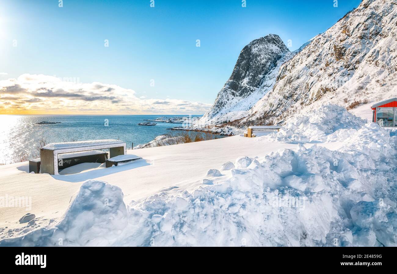 Fabulous winter view of Hamnoy village with Festheltinden peak seen from  Akkarvikodden Reststop.  Location: Hamnoy, Lofoten; Norway, Europe Stock Photo