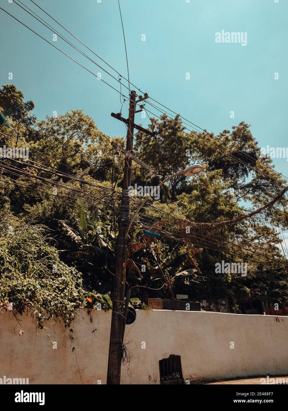 Vintage electric pole wires hi-res stock photography and images - Alamy
