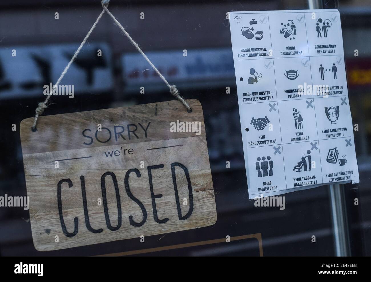 Hairdressers Closed Sign Covid High Resolution Stock Photography and Images Alamy