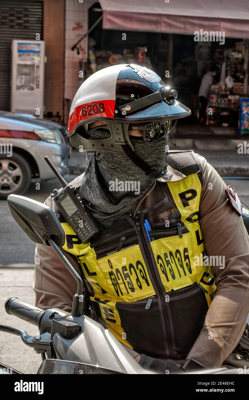 covid motorcycle helmet VCOROS Full Face WS609 DOT Approved Adult Street Racing modern look but do not want to give up all of the features of the Full Dressed Face mask style preferred by