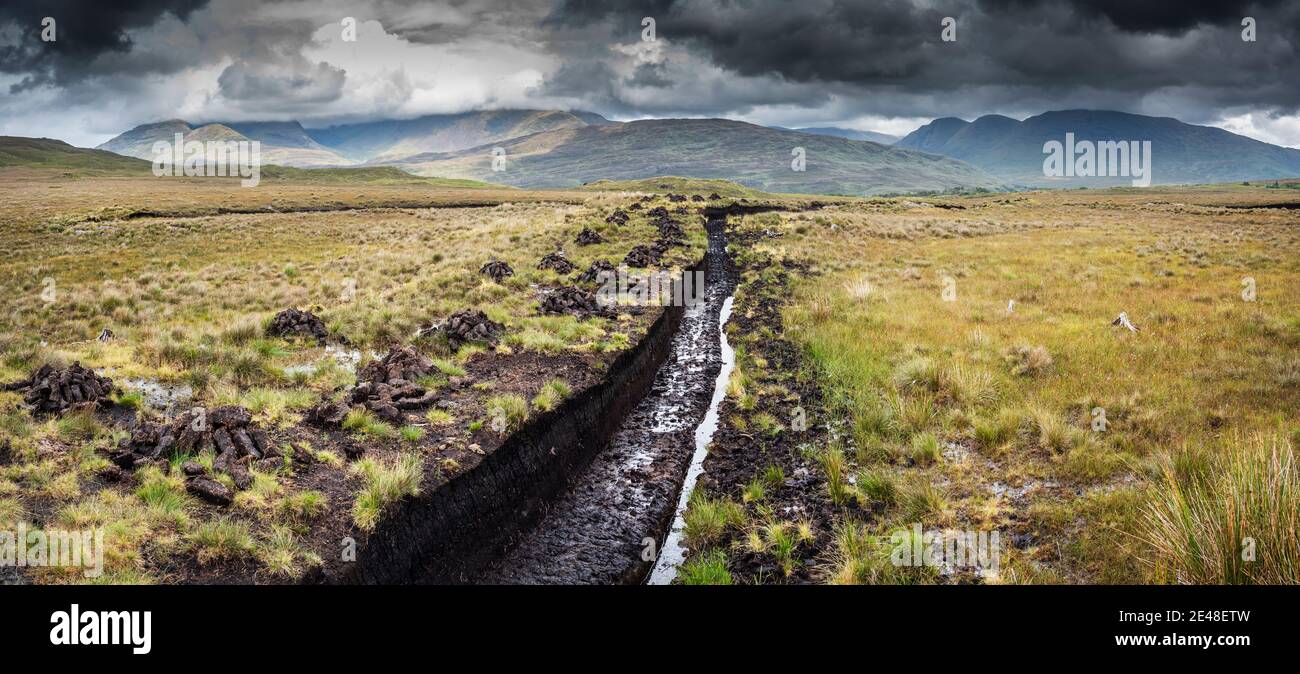 Peat turf hi-res stock photography and images - Alamy
