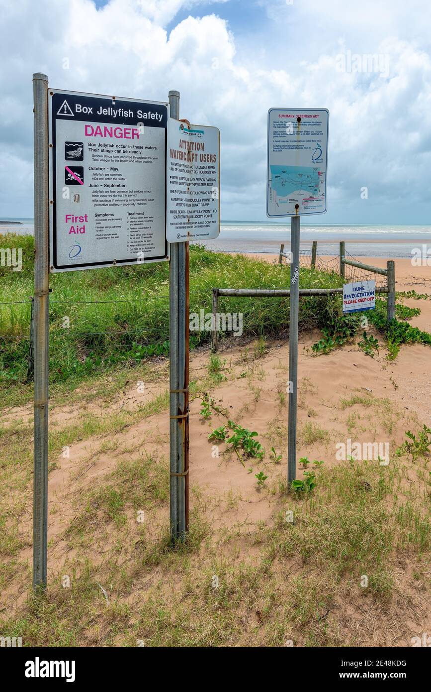 Jellyfish warning sign hires stock photography and images Alamy