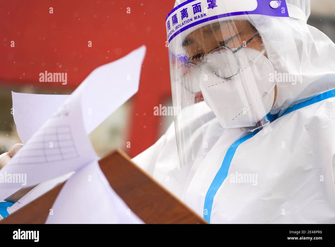 (210122) -- CHANGCHUN, Jan. 22, 2021 (Xinhua) -- A staff member checks identificition information at a nucleic acid testing site in Dongchang District of Tonghua, northeast China's Jilin Province, Jan. 20, 2021. Northeast China's Jilin Province on Thursday reported 19 new confirmed COVID-19 cases and seven new asymptomatic infections, the provincial health commission said Friday. Of the new confirmed cases, 10 were reported in the provincial capital Changchun and nine in the city of Tonghua. The new confirmed cases include one that was previously reported as an asymptomatic case. Of the n Stock Photo