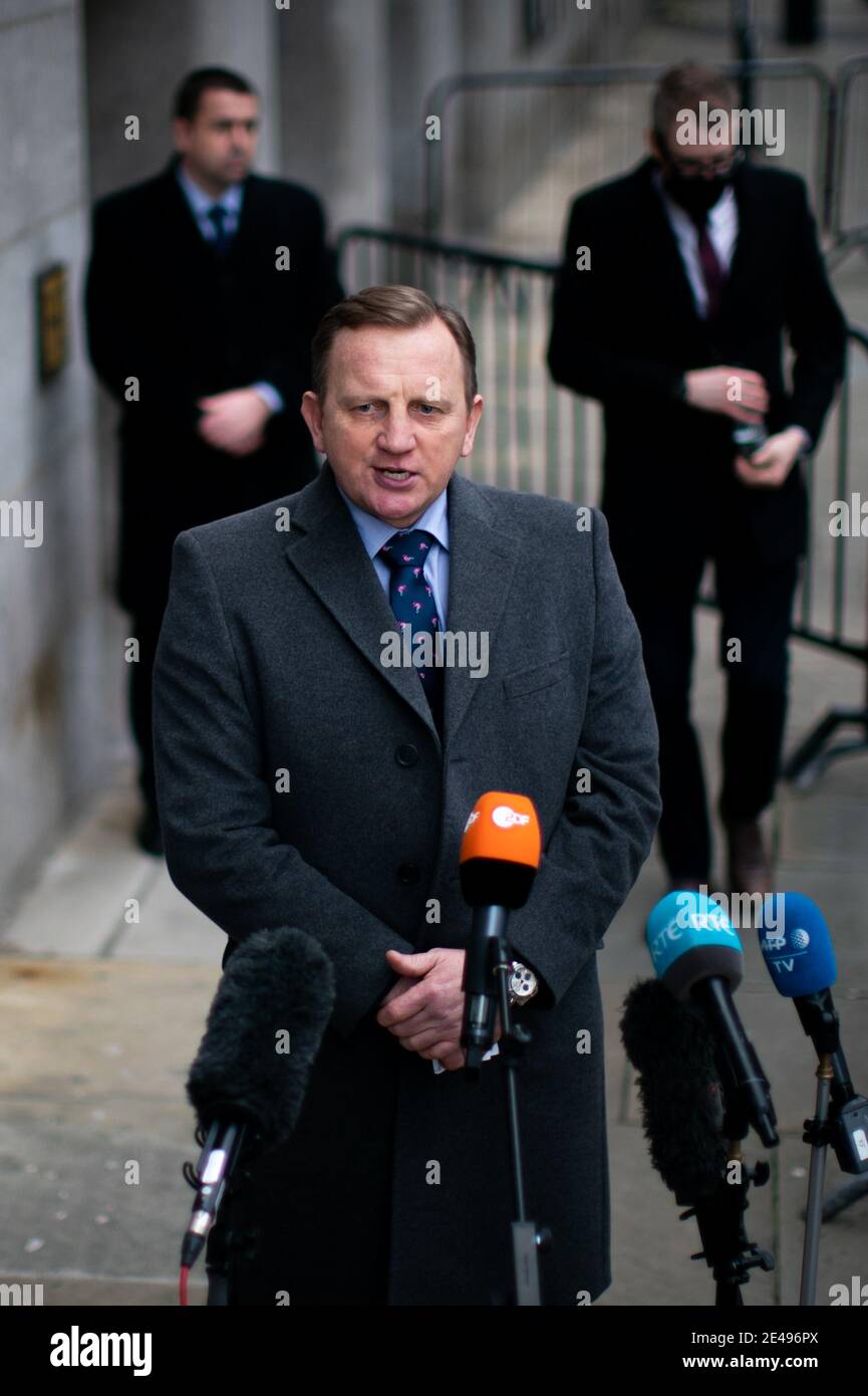 DCI Daniel Stoten gives a statement outside the Old Bailey, London, where Maurice Robinson, Eamonn Harrison, Ronan Hughes, Gheorghe Nica, Christopher Kennedy, Valentin Calota and Alexandru-Ovidiu Hanga are set to be sentenced for their part in a people-smuggling plot that ended in the deaths of 39 migrants. Picture date: Friday January 22, 2021. Stock Photo