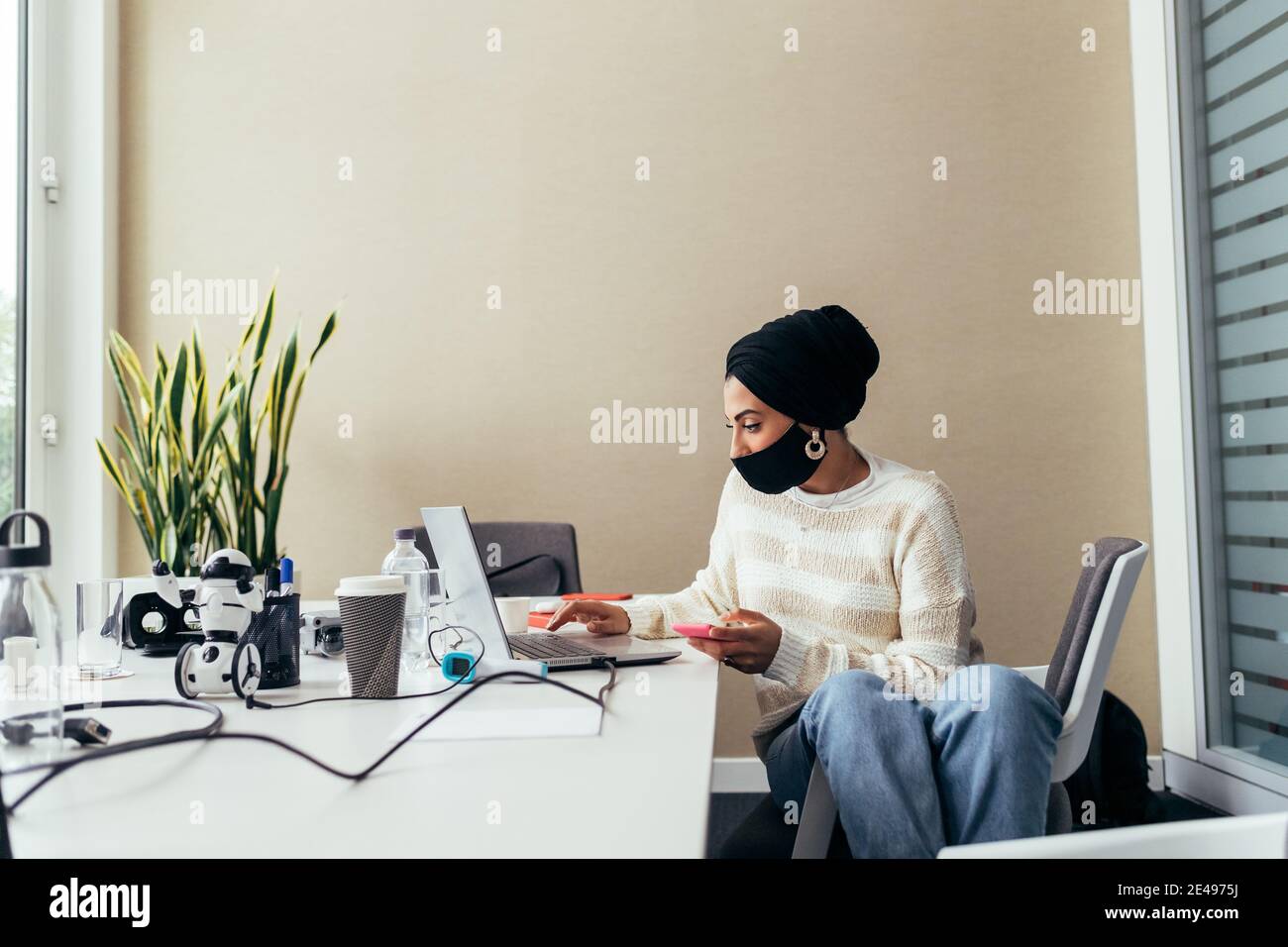 Woman wearing hijab mask hi-res stock photography and images - Alamy
