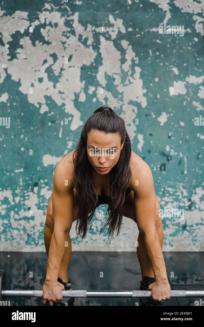 fit woman lifts weights in rain at an outdoor gym Stock Photo Alamy