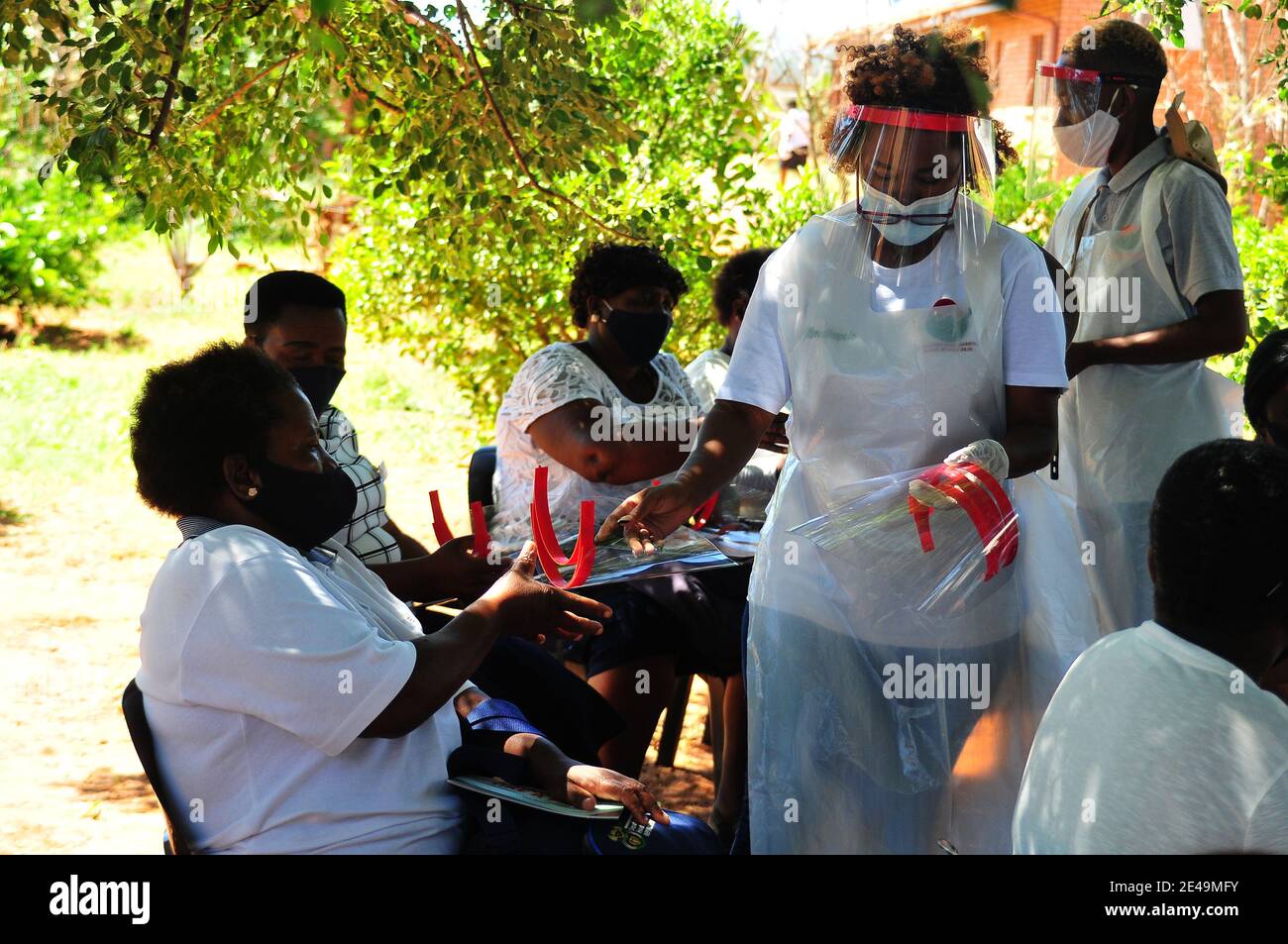 Community health care workers gather under a tree in Sekhukhune, a rural part of South Africa Stock Photo