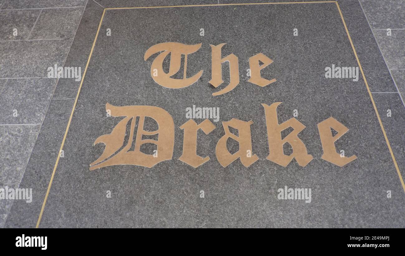 Chicago - The Drake Hotel, luxury hotel built in 1920 by Architect Benjamin Marshall and Charles Fox, is located at the top of the Magnificent Mile. It features 535 bedrooms and is a popular movie location Stock Photo