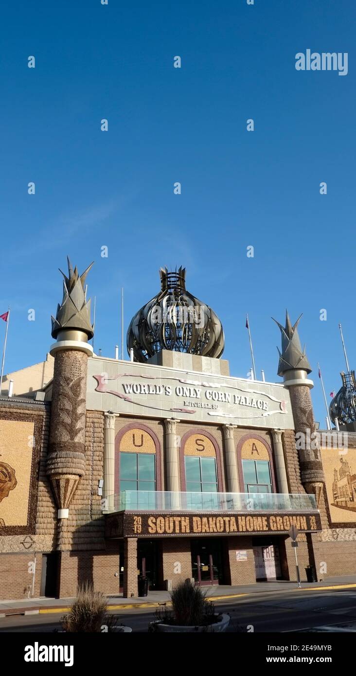 Mitchell - South Dakota, Corn Palace designed by Architects Rapp & Rapp, world's only corn palace. The building exterior is decorated with crop art. It has multipurpose use including Corn Palace Polka Festival, concert hall and sports events Stock Photo