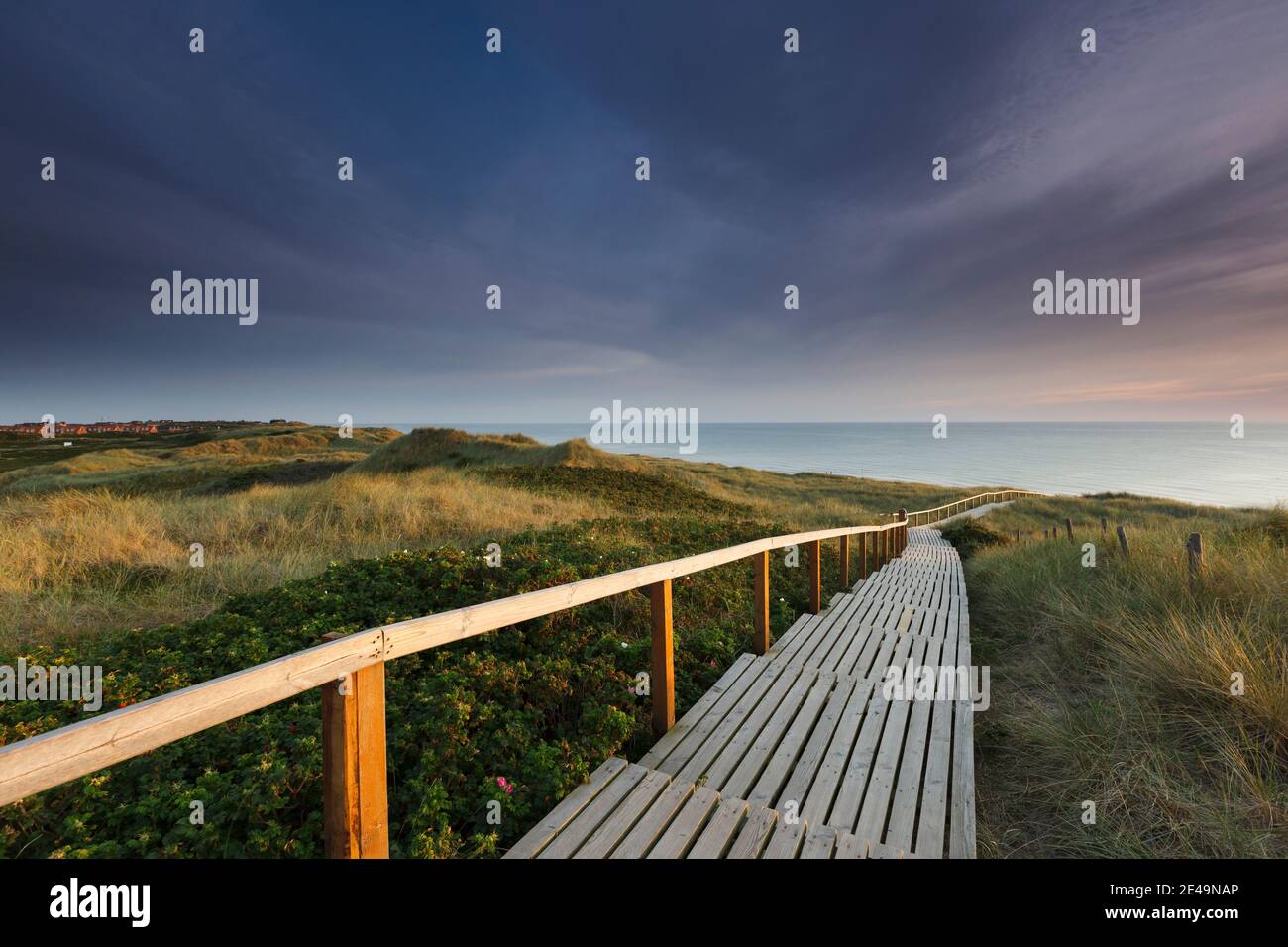 Wooden footbridge with railing as a beach crossing from Rantum in the evening light on the island of Sylt in North Friesland, Schleswig-Holstein, Germany Stock Photo