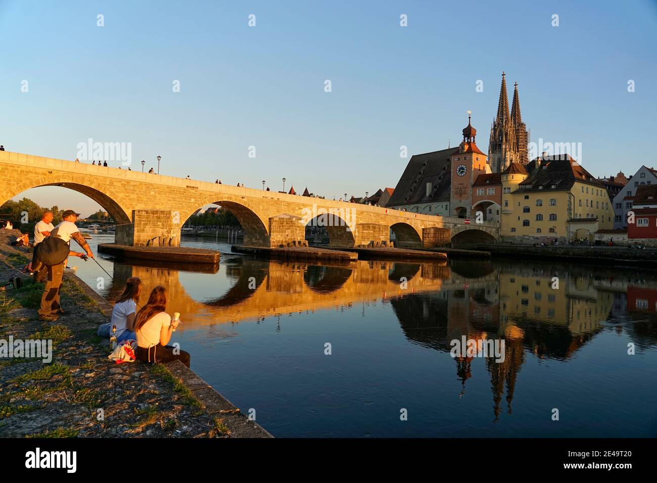 Deutschland, Bayern, Oberpfalz, Regensburg, Donau, Steinerne Brücke, Dom Stock Photo