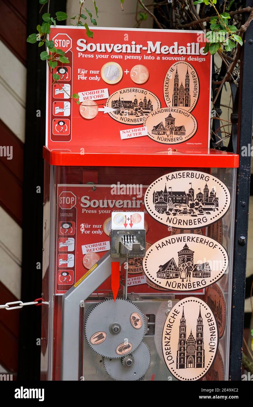 Deutschland, Bayern, Mittelfranken, Nürnberg, Handwerkerhof, Souvenirautomat Stock Photo