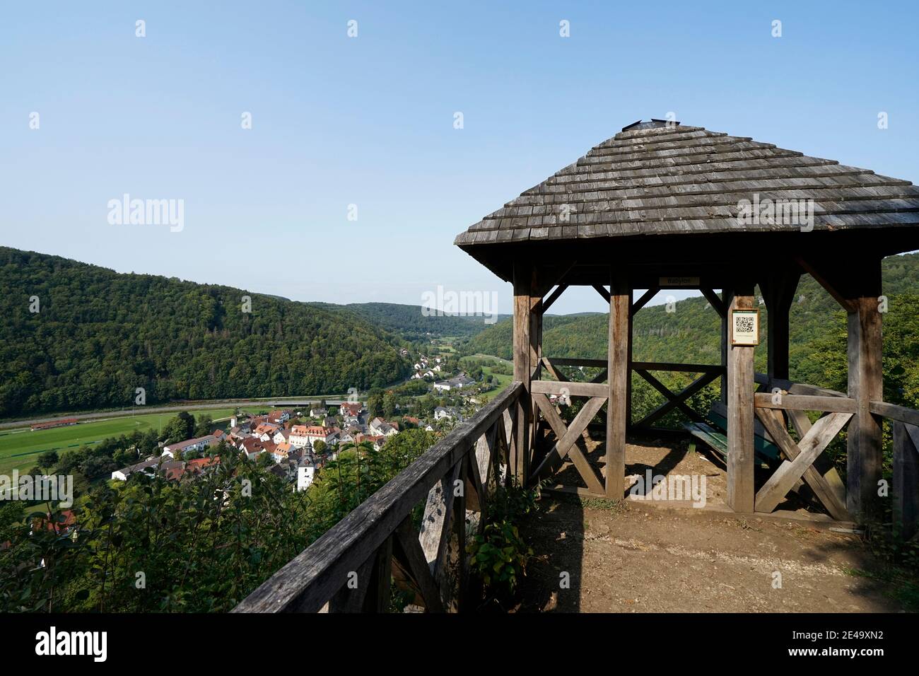 Deutschland, Bayern, Mittelfranken, Fränkische Schweiz, Wiesenttal, Aussichtspunkt, Ausblick auf Muggendorf Stock Photo
