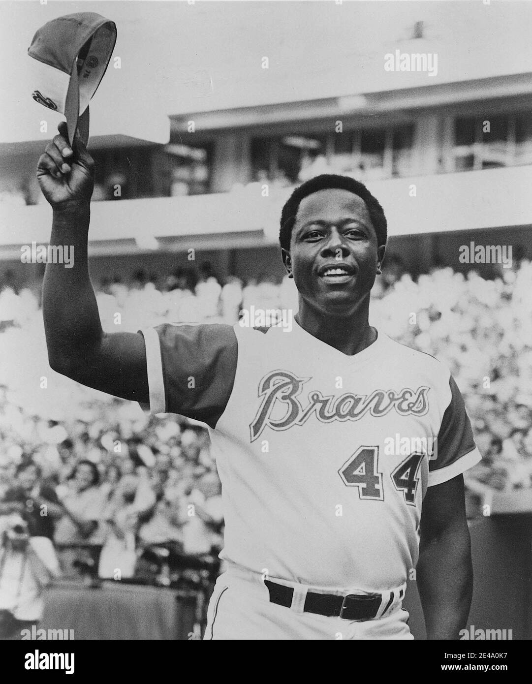 Atlanta, Georgia, USA. 21st Jan, 2021. HANK AARON tips his hat to the crowd  after hitting his 700th home run against the Philadelphia Phillies in  Atlanta. Credit: Globe Photos/ZUMA Wire/Alamy Live News