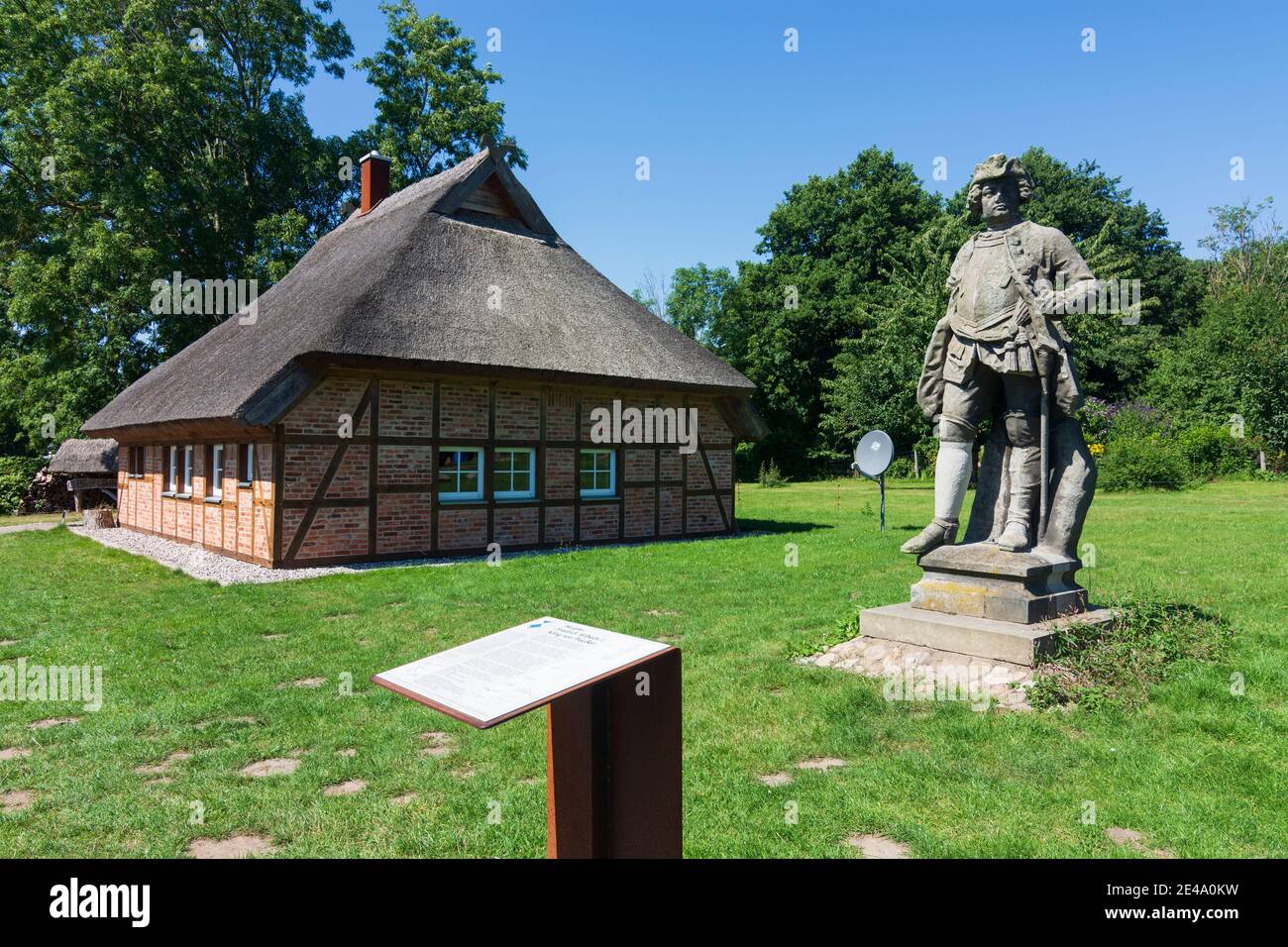 Putbus, Original of the Friedrich Wilhelm I statue from 1855 at the Verrterhaus ('House of Traitors”) on Dorfstrasse in Gross Stresow, Ostsee (Baltic Sea), Rgen Island, Mecklenburg-Vorpommern / Mecklenburg-Western Pomerania, Germany Stock Photo