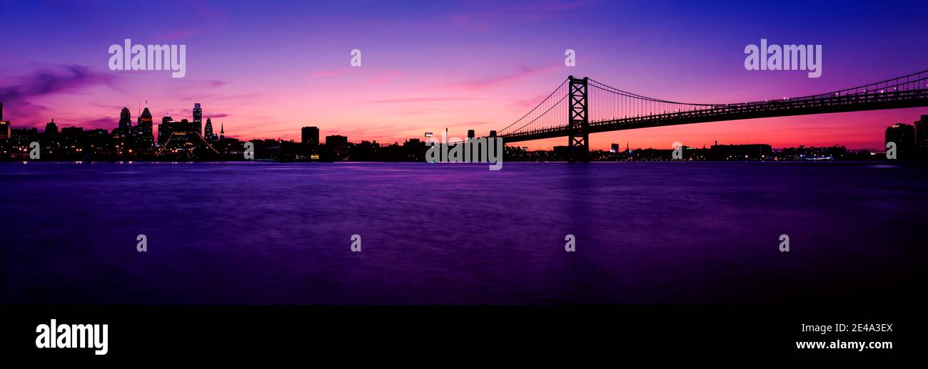 Suspension bridge across a river, Ben Franklin Bridge, River Delaware