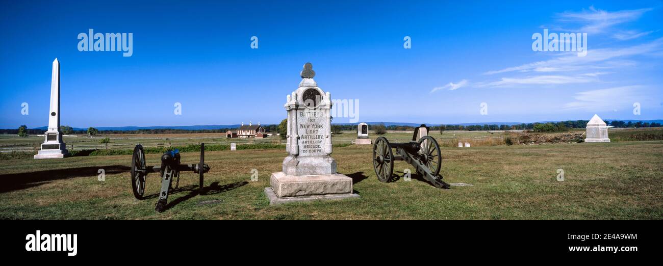 Monument to Battery B, First New York Light Artillery with 1st Minnesota Infantry Monument in background, Gettysburg National Military Park, Gettysburg, Pennsylvania, USA Stock Photo