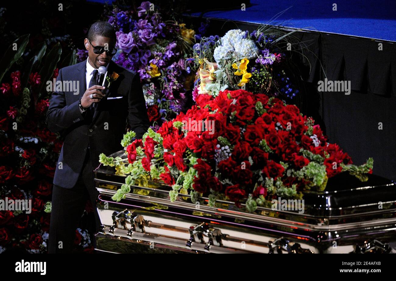 Singer Usher performs during the memorial service for Michael Jackson ...