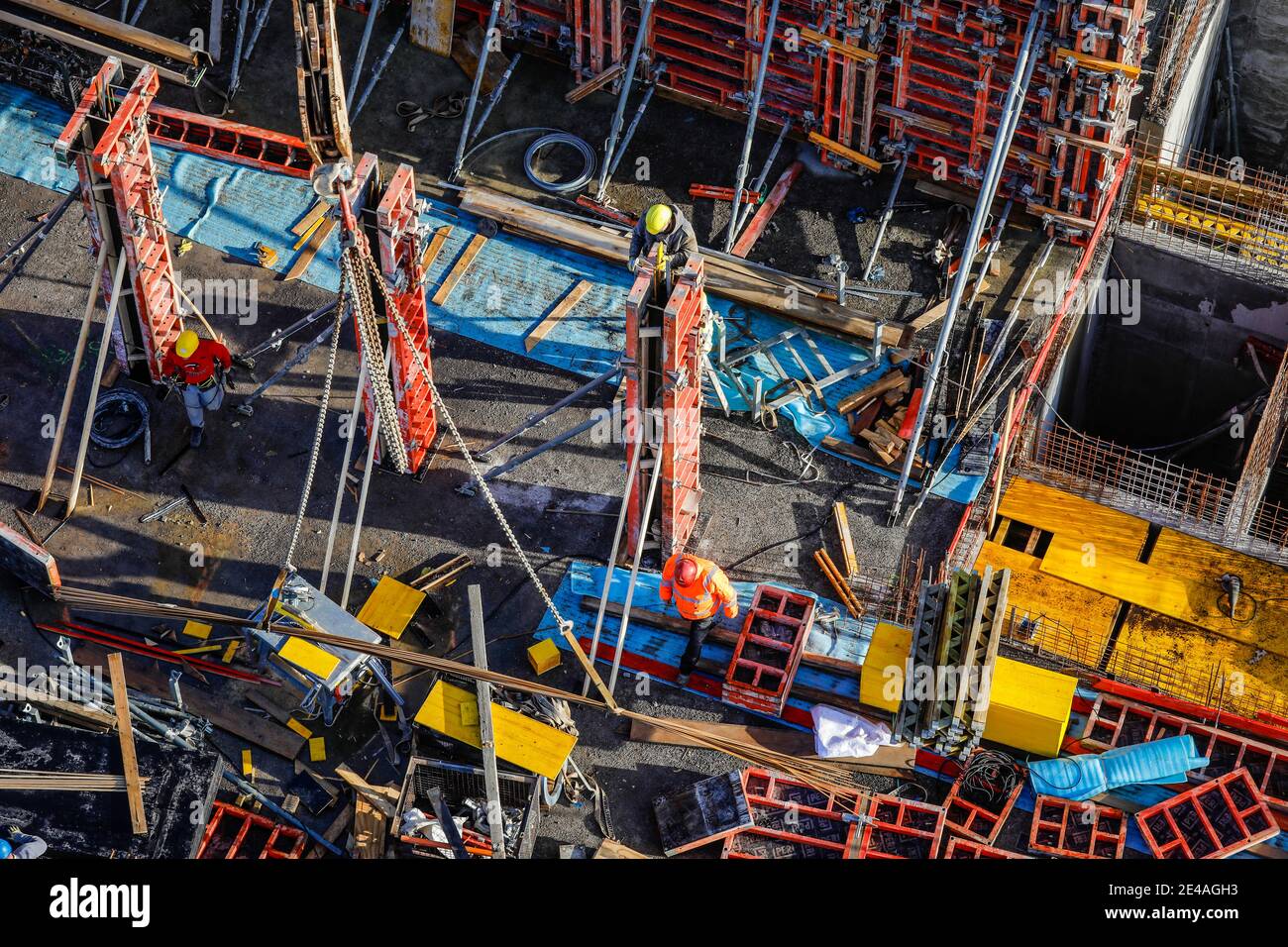 Oberhausen, Ruhr area, North Rhine-Westphalia, Germany - construction workers are working on a concrete formwork on a construction site. Stock Photo
