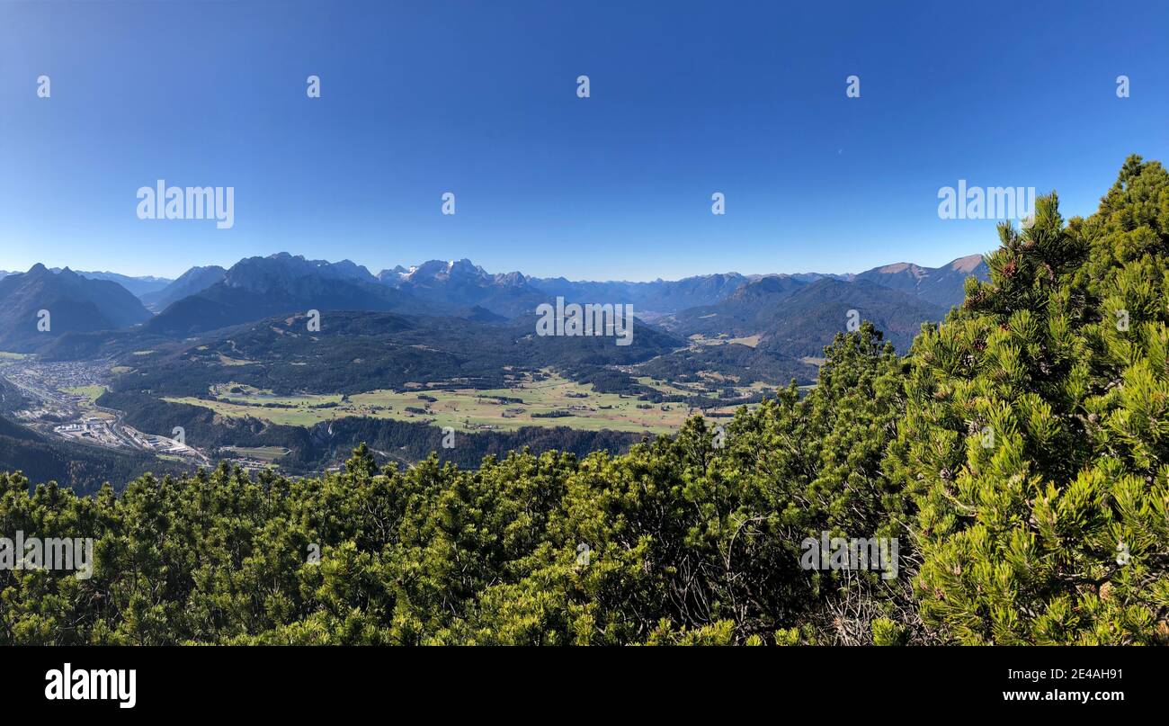 View from Lausberg to Mittenwald and Buckelwiesen, Soiern Mountains, Signalkopf, Latschen, Wetterstein Mountains, Krün, Mittenwald, Upper Bavaria, Germany Stock Photo