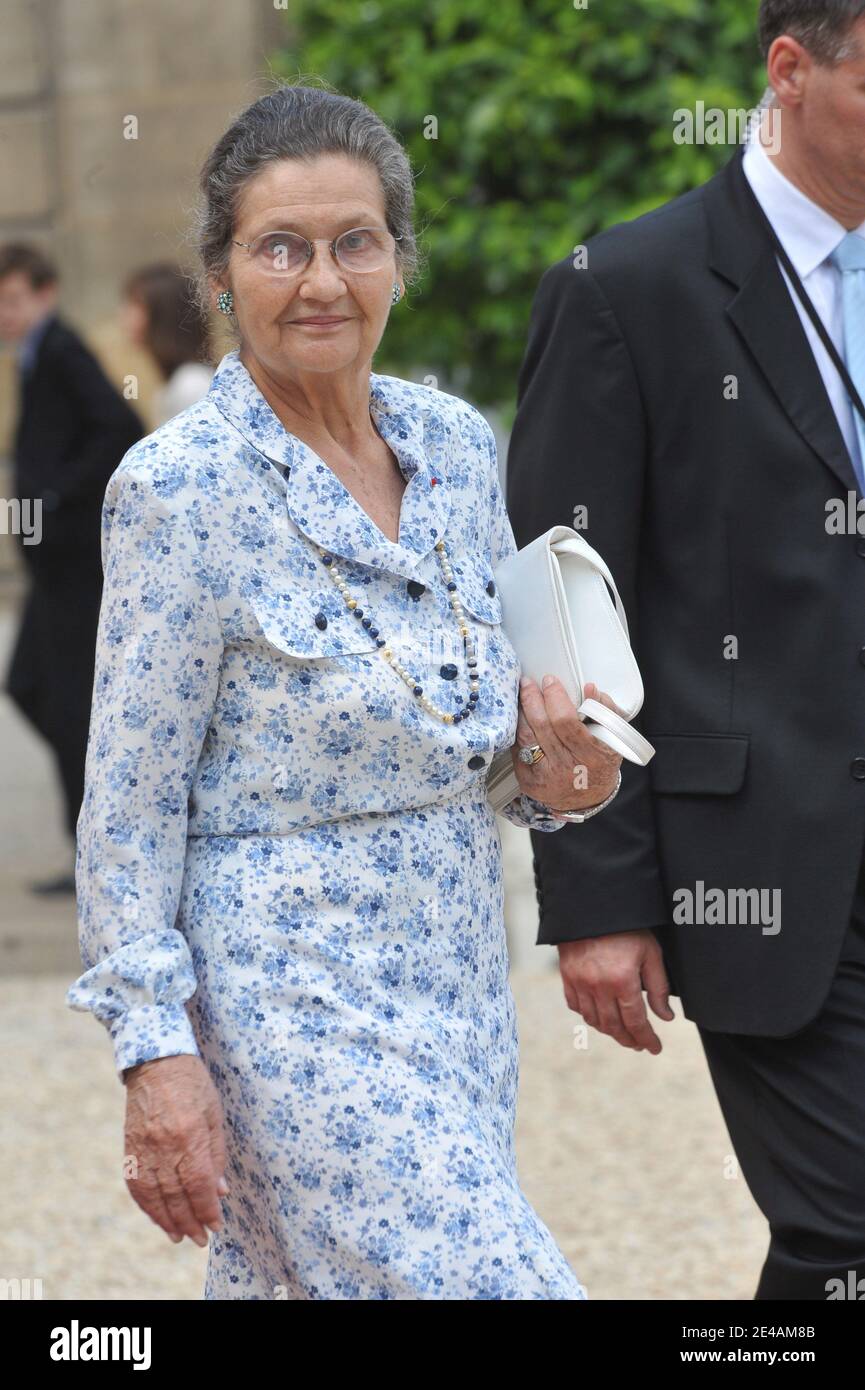Simone Veil arrives for the Garden Party at Elysee Palace in Paris, France  on July 14, 2009. Photo by Mousse/ABACAPRESS.COM Stock Photo - Alamy