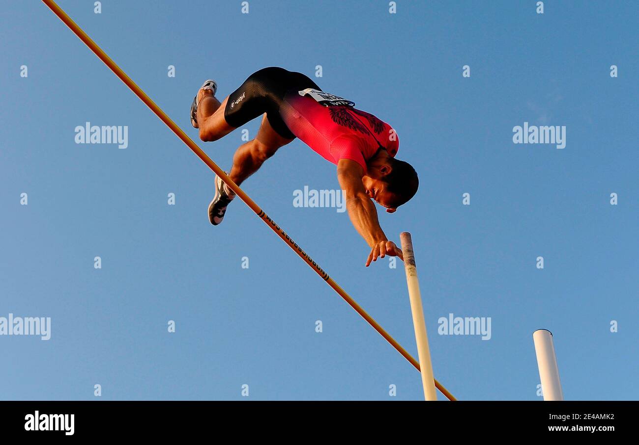 France's Romain Mesnil performs on pole vault during the Athletics ...