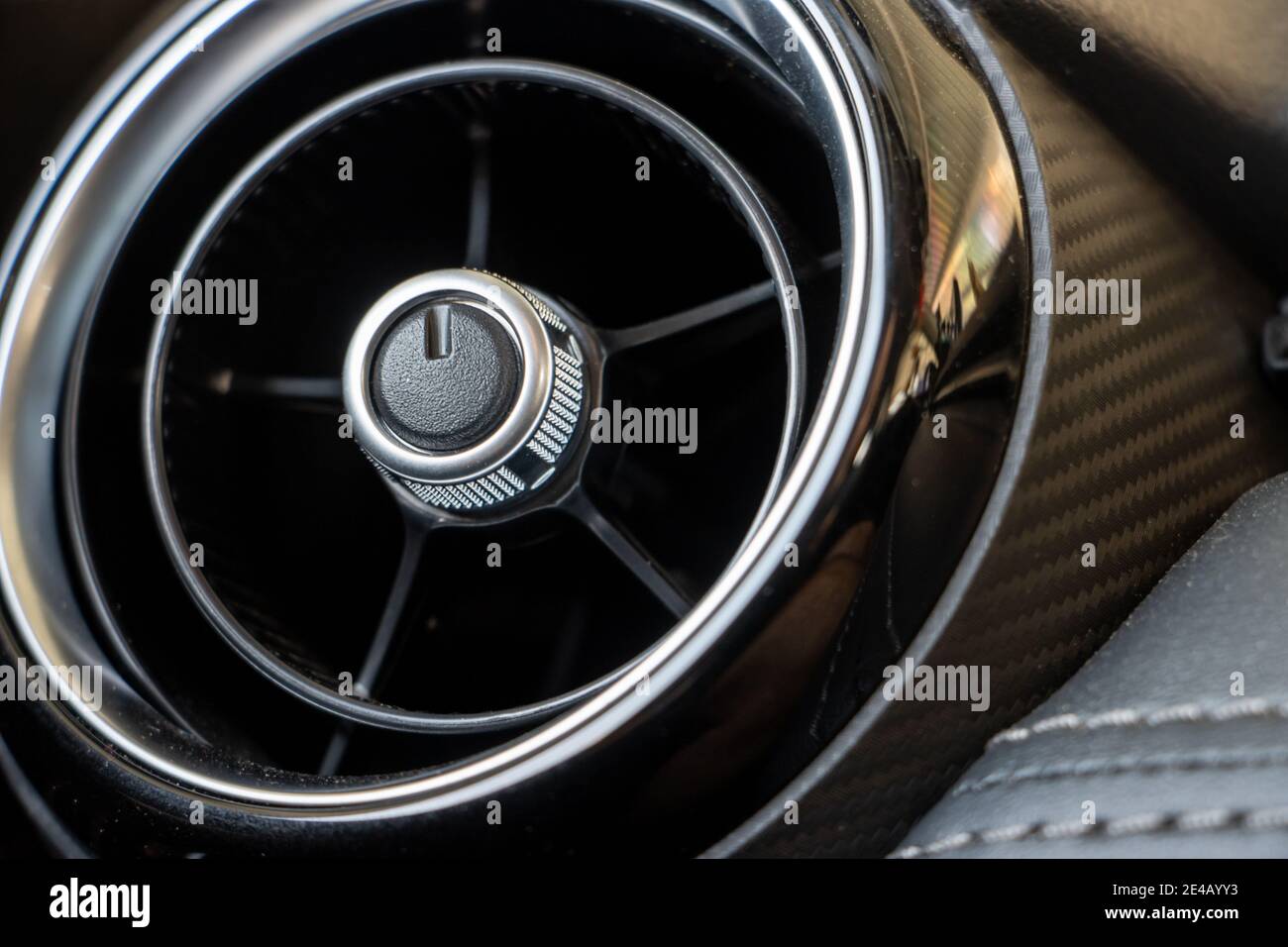 Air conditioning vent with possible change direction and intensity of