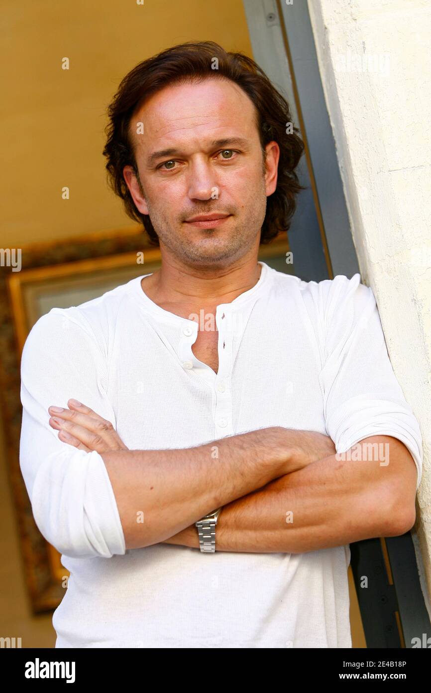 Swiss actor Vincent Perez presents in preview his last film 'Demain des l'aube' in l'Hermitage Gantois palace hotel in Lille, north of France, on august 4th, 2009. Photo by Mikael LIbert/ABACAPRESS.COM Stock Photo