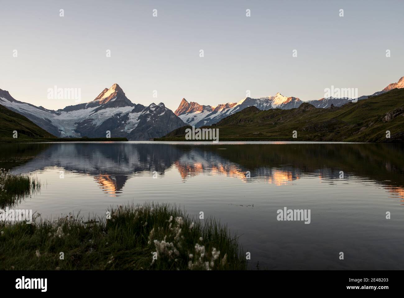 Lake reflection mountain hi-res stock photography and images - Alamy