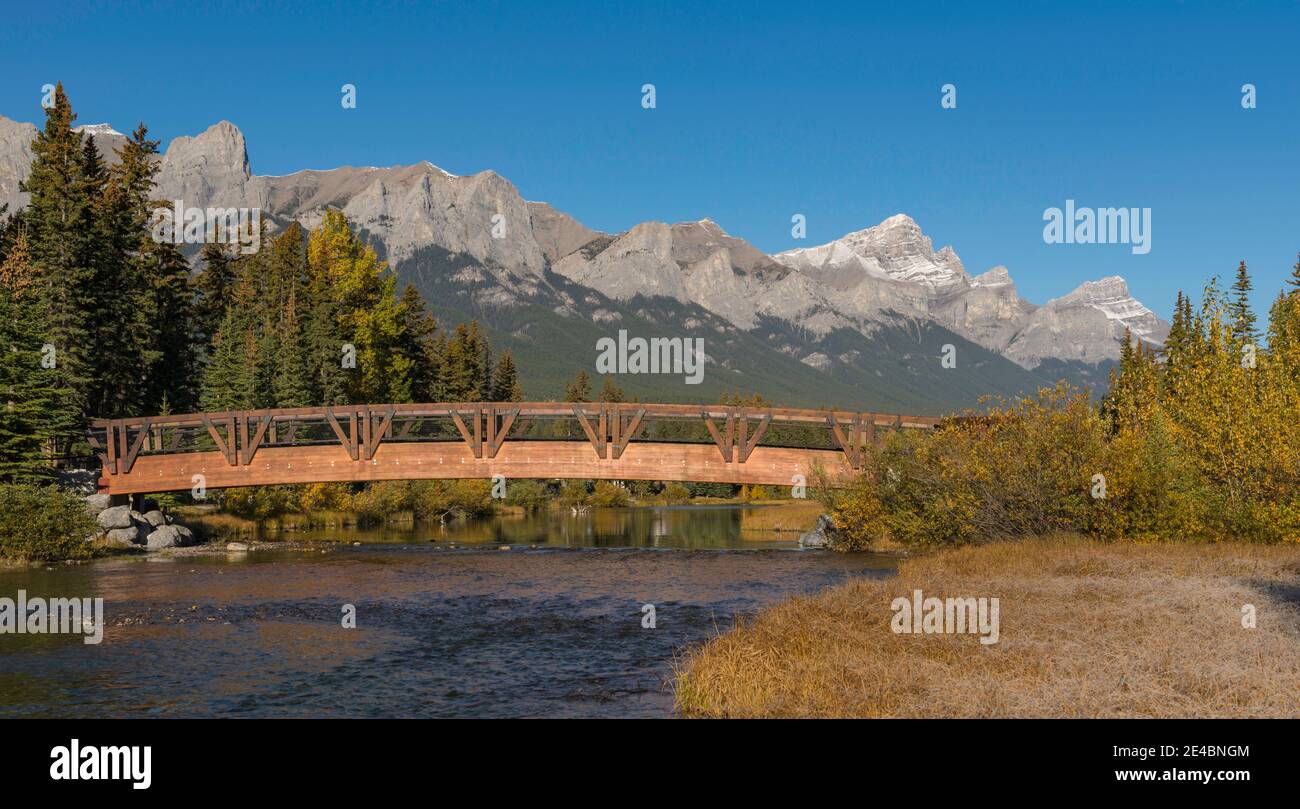 Bridge on Policeman's Creek, Rundle Mountain, Canmore, Alberta, Canada Stock Photo