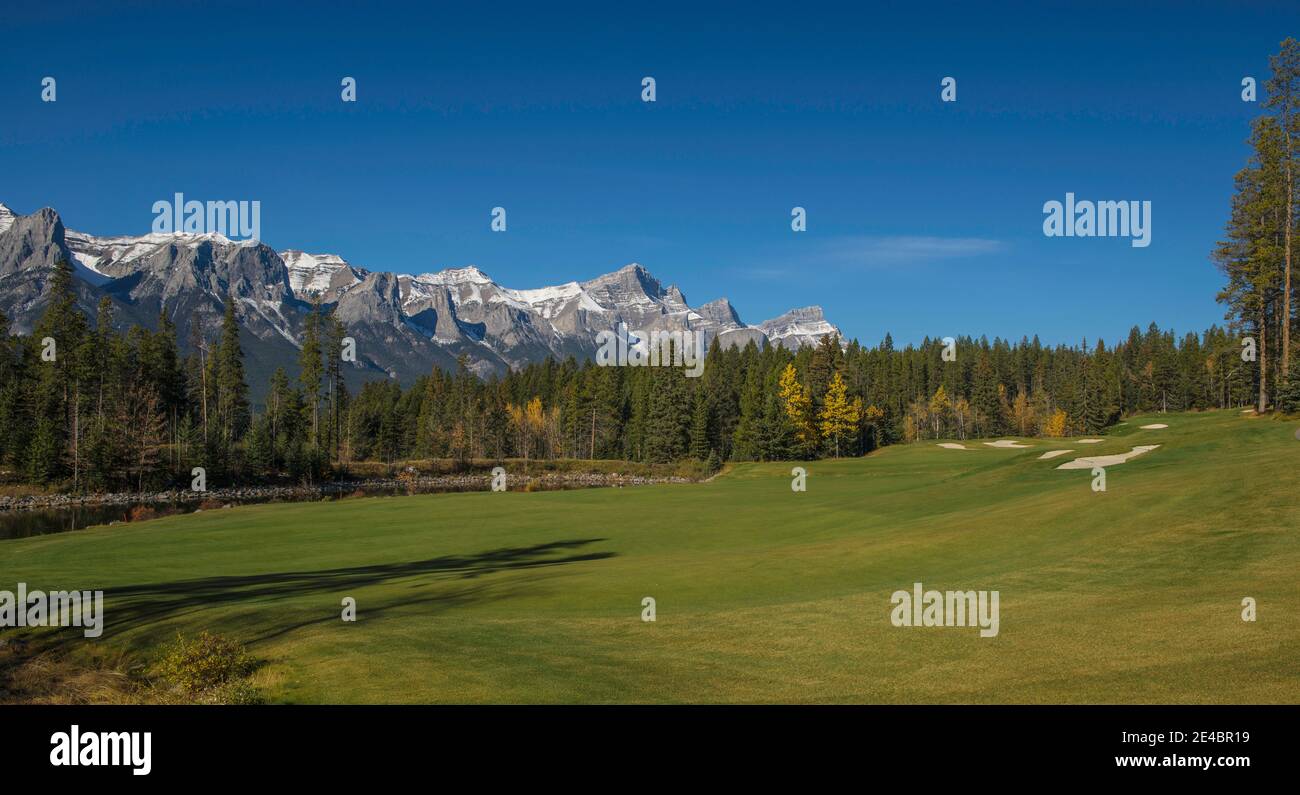 View of the Silvertip Golf Course, Mount Rundle, Canmore, Alberta, Canada Stock Photo